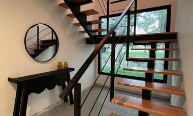 Exclusiva, moderna y cálida casa de 6 ambientes en Barrio Privado Tessalia / Tierra de Centauros