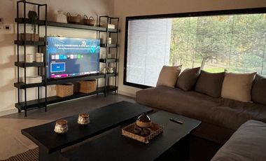 Exclusiva, moderna y cálida casa de 6 ambientes en Barrio Privado Tessalia / Tierra de Centauros