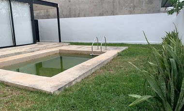 CASA EN RENTA CON PISCINA EN CONKAL