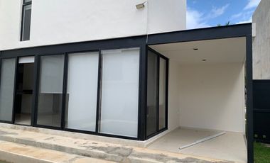 CASA EN RENTA CON PISCINA EN CONKAL