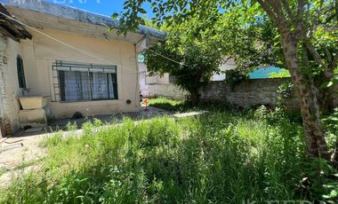 Venta casa para dos familias de 4 ambientes con cochera en Wilde