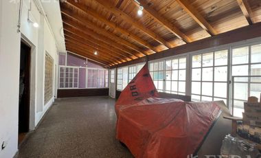 Venta casa para dos familias de 4 ambientes con cochera en Wilde