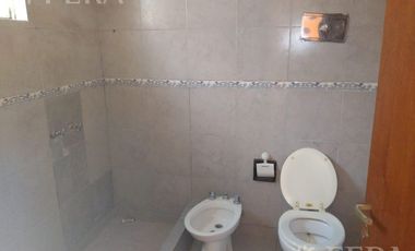 Venta casa para dos familias de 4 ambientes con cochera en Wilde