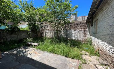 Venta casa para dos familias de 4 ambientes con cochera en Wilde