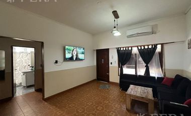 Venta casa para dos familias de 4 ambientes con cochera en Wilde