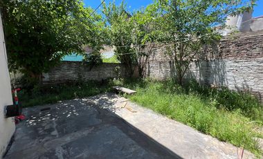 Venta casa para dos familias de 4 ambientes con cochera en Wilde