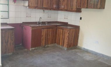 Venta casa para dos familias de 4 ambientes con cochera en Wilde