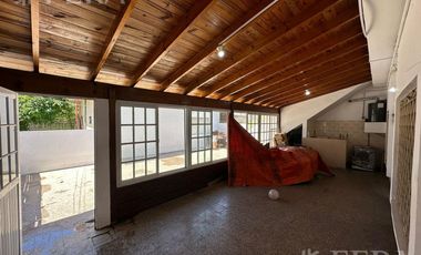 Venta casa para dos familias de 4 ambientes con cochera en Wilde