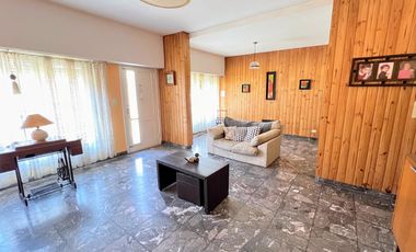 Casa ubicada en el parque español en Venado Tuerto
