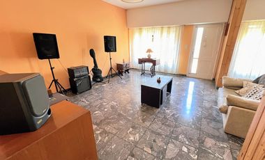 Casa ubicada en el parque español en Venado Tuerto