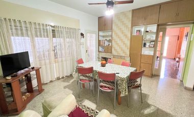 Casa ubicada en el parque español en Venado Tuerto