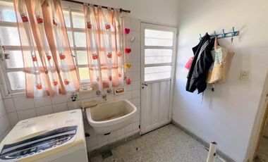 Casa ubicada en el parque español en Venado Tuerto