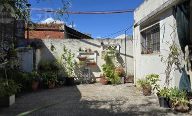 Casa en venta en Monte Chingolo con tinglado nave industrial gran espacio de guardado