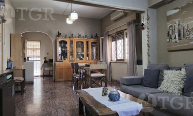 Casa en venta en Monte Chingolo con tinglado nave industrial gran espacio de guardado