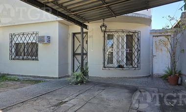 Casa en venta en Monte Chingolo con tinglado nave industrial gran espacio de guardado