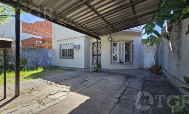 Casa en venta en Monte Chingolo con tinglado nave industrial gran espacio de guardado