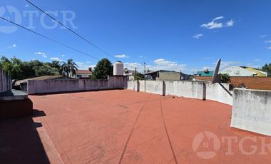 Casa en venta en Monte Chingolo con tinglado nave industrial gran espacio de guardado