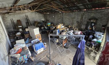 Casa en venta en Monte Chingolo con tinglado nave industrial gran espacio de guardado