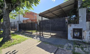Casa en venta en Monte Chingolo con tinglado nave industrial gran espacio de guardado