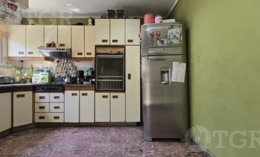 Casa en venta en Monte Chingolo con tinglado nave industrial gran espacio de guardado