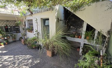 Casa en venta en Monte Chingolo con tinglado nave industrial gran espacio de guardado
