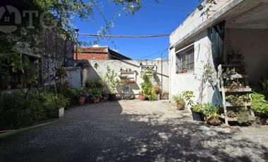 Casa en venta en Monte Chingolo con tinglado nave industrial gran espacio de guardado