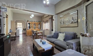 Casa en venta en Monte Chingolo con tinglado nave industrial gran espacio de guardado