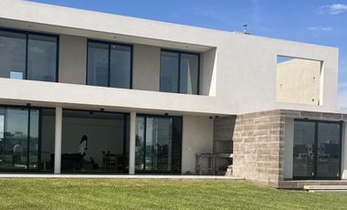 ALQUILER TEMPORARIO CASA A ESTRENAR 5 AMBIENTES C/PISCINA A LA LAGUNA, BARRIO LA ALAMEDA CANNING