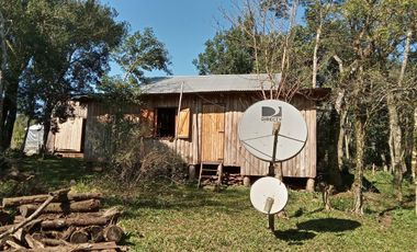 Casa en venta - 3 Dormitorios 1 Baño - Cochera - 3Ha - Misiones