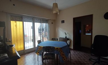 EXCELENTE PROPIEDAD A MTS DE ESTACION LONGCHAMPS APTO USO COMERCIAL O VIVIENDA