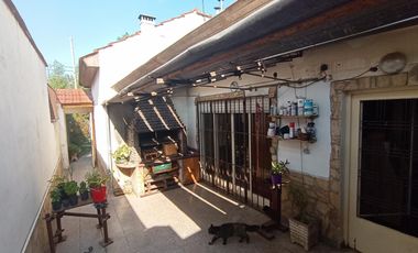 EXCELENTE PROPIEDAD A MTS DE ESTACION LONGCHAMPS APTO USO COMERCIAL O VIVIENDA