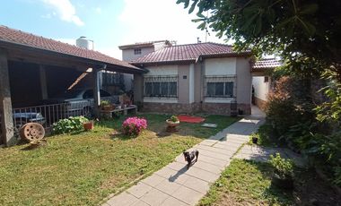 EXCELENTE PROPIEDAD A MTS DE ESTACION LONGCHAMPS APTO USO COMERCIAL O VIVIENDA