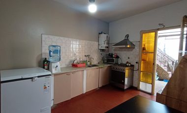 EXCELENTE PROPIEDAD A MTS DE ESTACION LONGCHAMPS APTO USO COMERCIAL O VIVIENDA