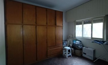 EXCELENTE PROPIEDAD A MTS DE ESTACION LONGCHAMPS APTO USO COMERCIAL O VIVIENDA