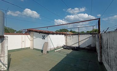 EXCELENTE PROPIEDAD A MTS DE ESTACION LONGCHAMPS APTO USO COMERCIAL O VIVIENDA