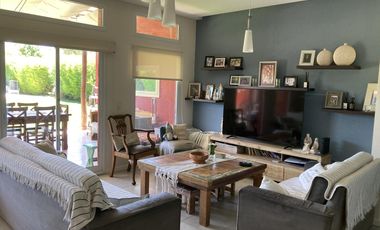 impecable casa en  barrio SANTA TERESA, VILLANUEVA