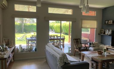 impecable casa en  barrio SANTA TERESA, VILLANUEVA