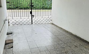 VENTA - CASA EN EL CENTRO DE MONTE GRANDE
