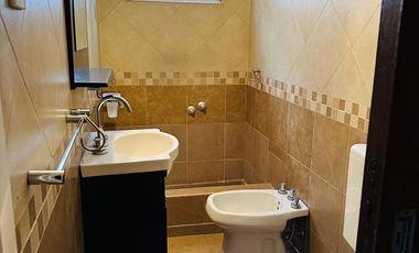 VENTA - CASA EN EL CENTRO DE MONTE GRANDE