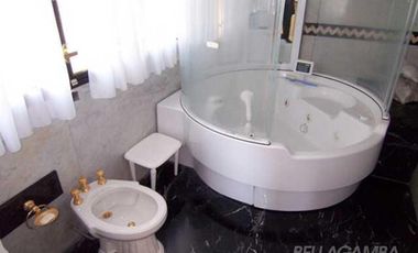 IMPORTANTE RESIDENCIA - EXCELENTE UBICACION