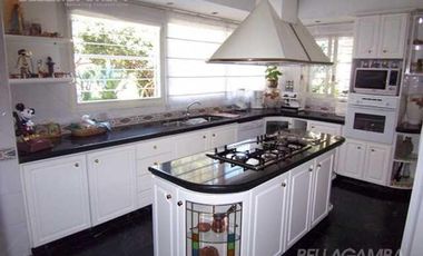 IMPORTANTE RESIDENCIA - EXCELENTE UBICACION