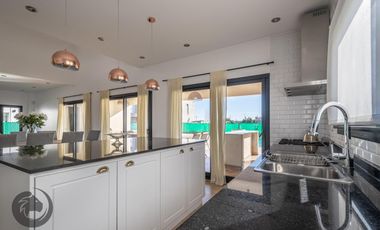 Casa en Venta 6 ambientes, 5 dormitorios, 2 plantas, Lagos De Canning. Muy luminosa, 1 año.