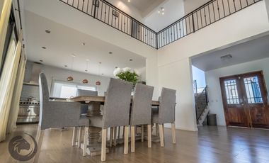 Casa en Venta 6 ambientes, 5 dormitorios, 2 plantas, Lagos De Canning. Muy luminosa, 1 año.