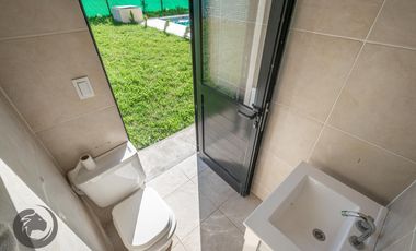 Casa en Venta 6 ambientes, 5 dormitorios, 2 plantas, Lagos De Canning. Muy luminosa, 1 año.