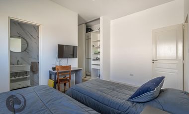 Casa en Venta 6 ambientes, 5 dormitorios, 2 plantas, Lagos De Canning. Muy luminosa, 1 año.
