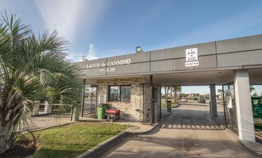 Casa en Venta 6 ambientes, 5 dormitorios, 2 plantas, Lagos De Canning. Muy luminosa, 1 año.