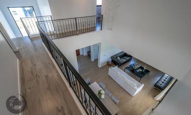 Casa en Venta 6 ambientes, 5 dormitorios, 2 plantas, Lagos De Canning. Muy luminosa, 1 año.