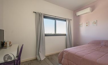 Casa en Venta 6 ambientes, 5 dormitorios, 2 plantas, Lagos De Canning. Muy luminosa, 1 año.