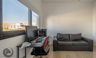 Casa en Venta 6 ambientes, 5 dormitorios, 2 plantas, Lagos De Canning. Muy luminosa, 1 año.