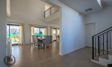 Casa en Venta 6 ambientes, 5 dormitorios, 2 plantas, Lagos De Canning. Muy luminosa, 1 año.